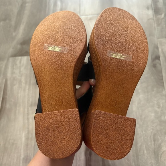 Bella Vita Made in Italy Black Leather Wedge Sandals Strappy Platform Heels 7W - Picture 10 of 14